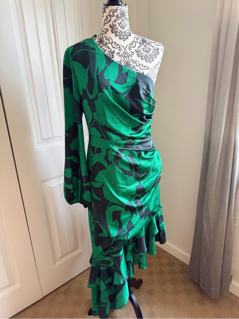 Tricia Ruffle Dress from the GUESS x Marciano size 10